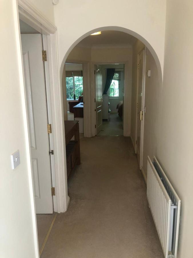 Lovely 2 Bedroom 2 Baths Flat With Free Parking Basingstoke Buitenkant foto